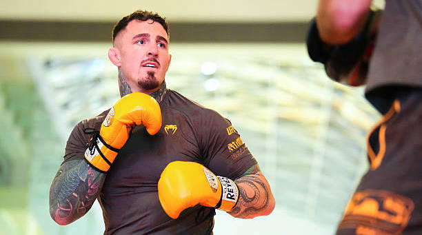 汤姆·阿斯皮纳尔愿意跟弗朗西斯·纳干诺打拳击比赛