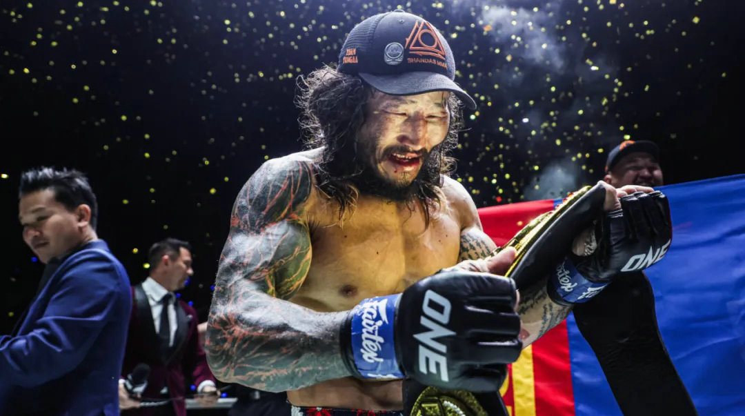 ONE巅峰系列赛38期战报：奥吉尔降服安德雷德加冕世界冠军！