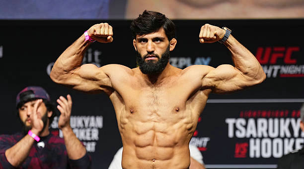 阿尔曼·萨鲁基安考虑降到羽量级争夺UFC冠军