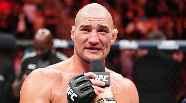 斯特里克兰德第三回合TKO赫尔南德兹