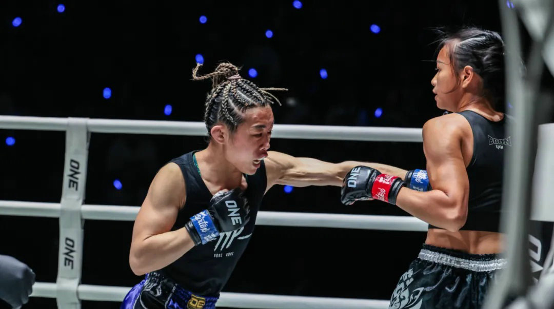 ONE巅峰系列赛41战报：泰伊卫冕冠军，庾滺珮首回合TKO超级少女