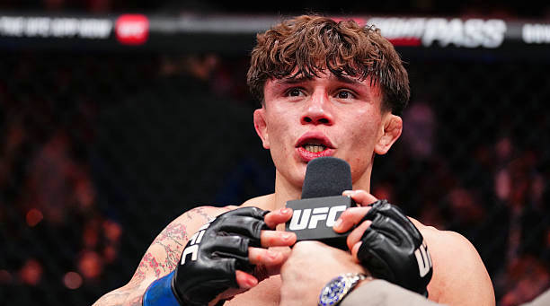 大暴冷！卡瓦纳点数完胜前UFC冠军莫雷诺