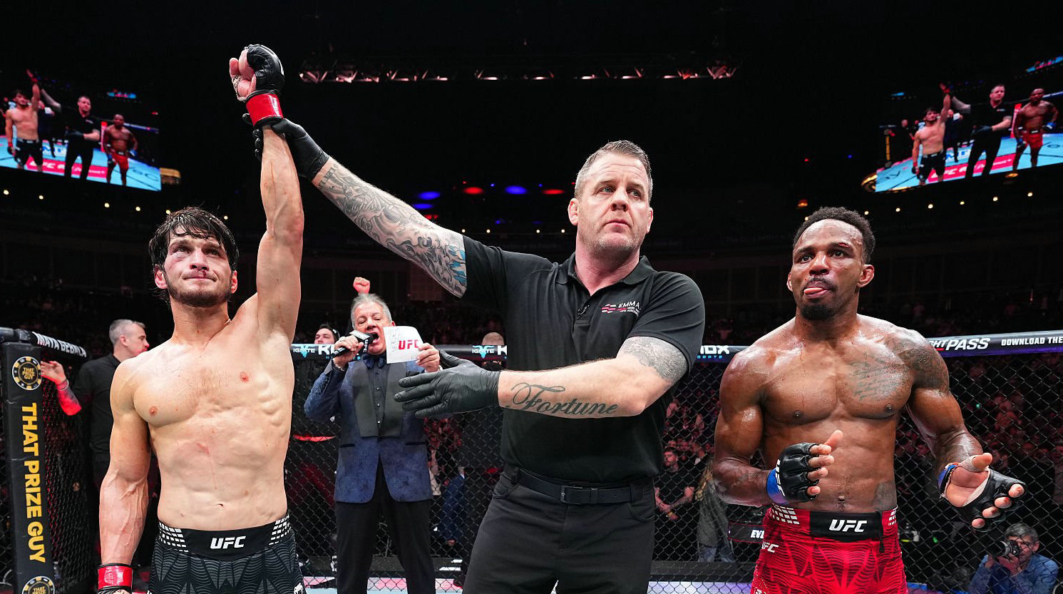 埃夫洛耶夫多数判定险胜墨菲继续不败金身