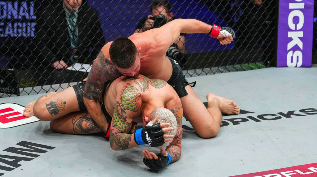 埃伯伦首回合背后裸绞降服巴特