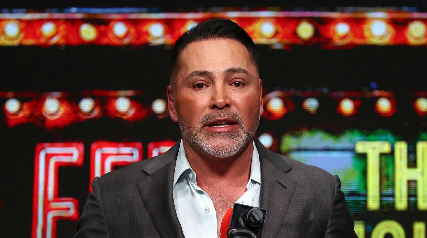 奥斯卡·德拉·霍亚公开职责ZUFFA拳击欺骗利用奥佩塔亚