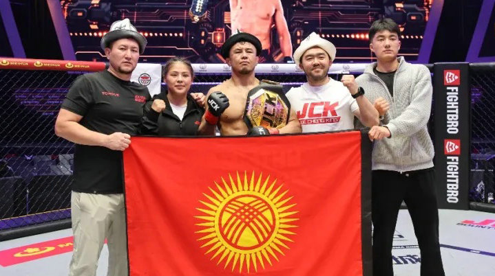鲁斯塔姆别克斩获临时金腰带，艾力次中量级完美首秀 | JCK战觉城王者系列013战报