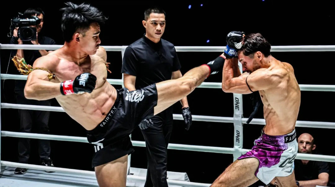 ONE周五格斗夜153战报：沃拉蓬判定胜汤姆·卡斯