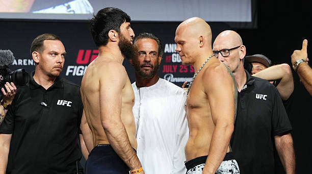 UFC格斗之夜：安卡拉耶夫vs古斯科夫！赛前称重