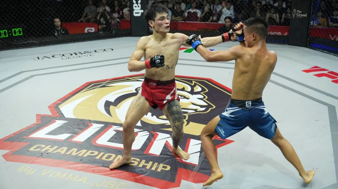 武林风×狮之战联合赛战报 | 沙马以格 浴血全场最佳 2v2憾平