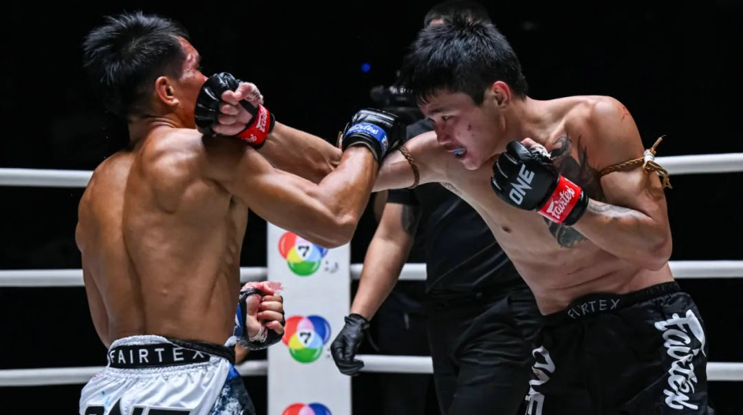 ONE周五格斗夜171战报：克拉罗布血战三回合，赢得三连胜！