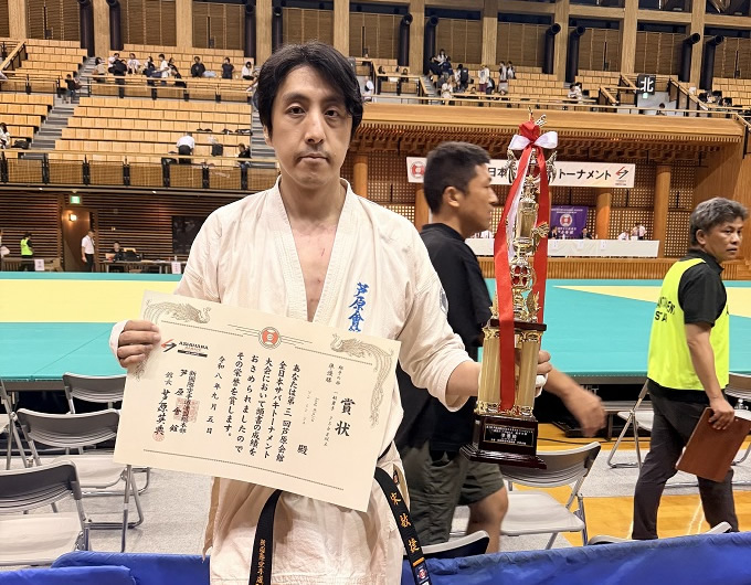 一人再战全日本——宋敏捷连续两届荣登全日本空手道大赛领奖台