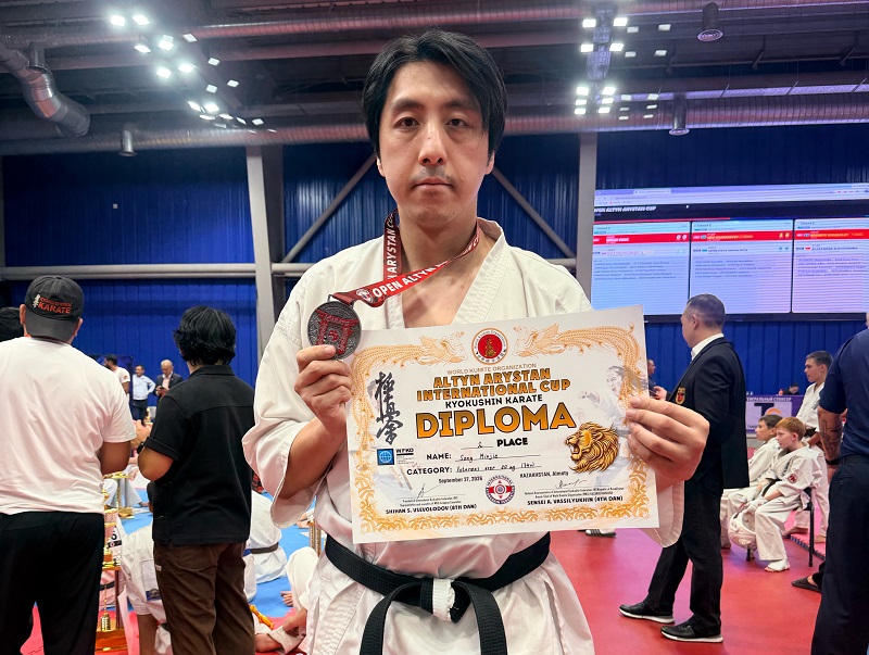 五星红旗再扬中亚赛场——宋敏捷夺哈萨克斯坦国际空手道锦标赛银牌