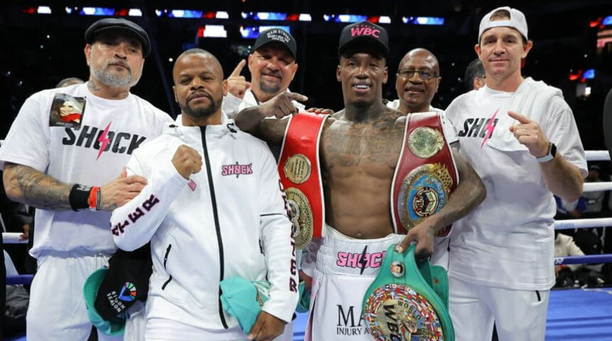 福斯特点数战胜纳瓦雷特一统WBC、IBF和WBO金腰带