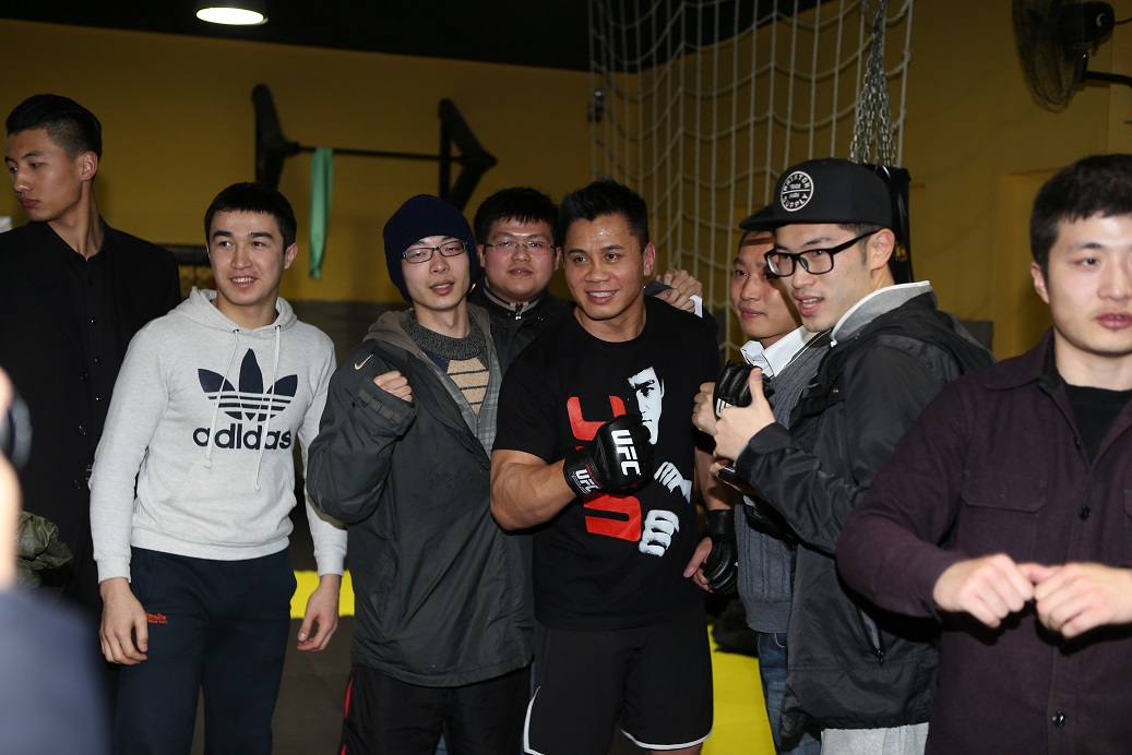 UFC格斗巨星康李在上海粉丝见面会图片