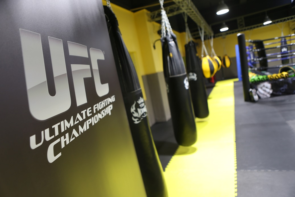 UFC格斗巨星康李在上海粉丝见面会图片