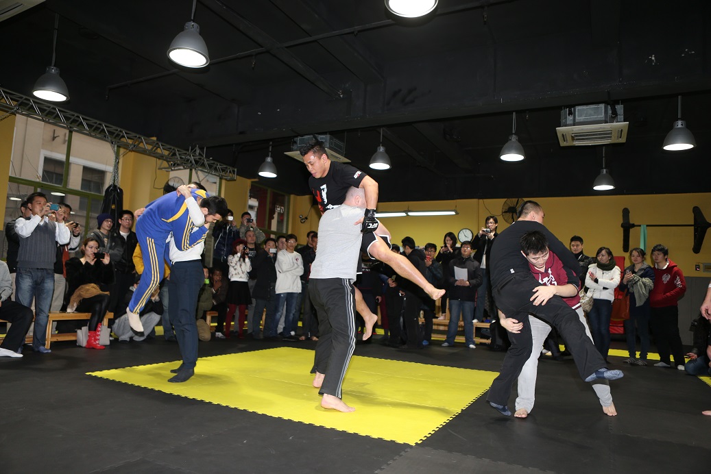 UFC格斗巨星康李在上海粉丝见面会图片