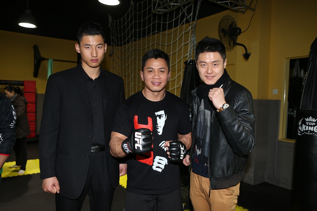 UFC格斗巨星康李在上海粉丝见面会图片