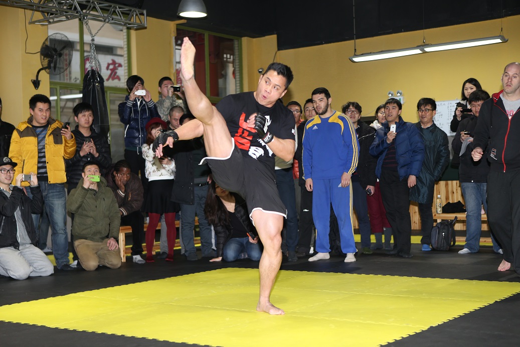 UFC格斗巨星康李在上海粉丝见面会图片