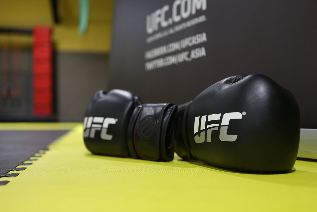 UFC格斗巨星康李在上海粉丝见面会图片