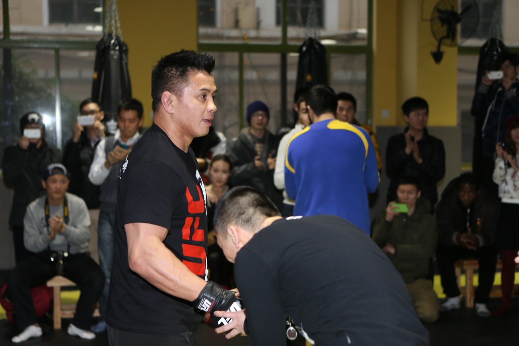 UFC格斗巨星康李在上海粉丝见面会图片