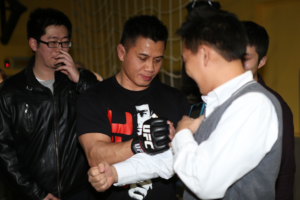 UFC格斗巨星康李在上海粉丝见面会图片
