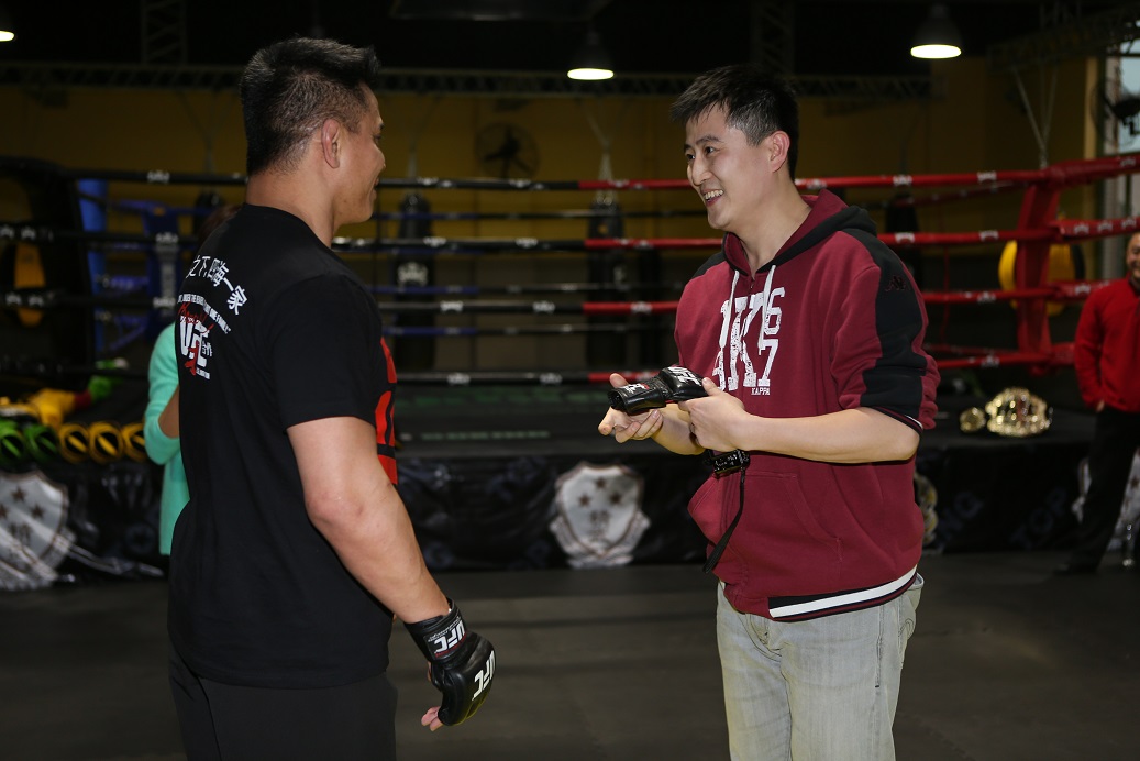 UFC格斗巨星康李在上海粉丝见面会图片