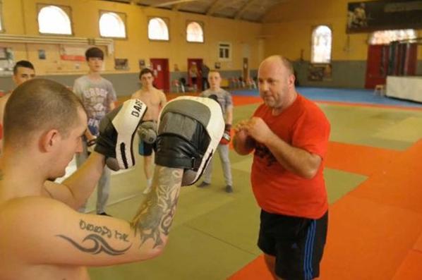 世界最快拳击手一秒钟出拳13次!(视频)