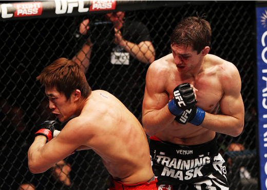 UFC上半年最佳KO盘点 金东炫转身肘击震慑澳门