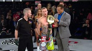 WSOF29赛果:加瑟基首回合TKO弗斯特成功卫冕