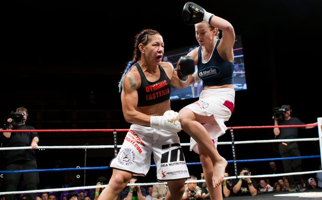 LION FIGHT 14:巴尔斯战胜“女兽”贾斯蒂诺