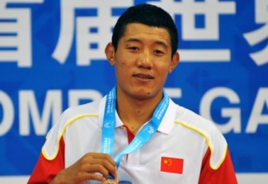 中国次重量级拳击手孟繁龙转入职业