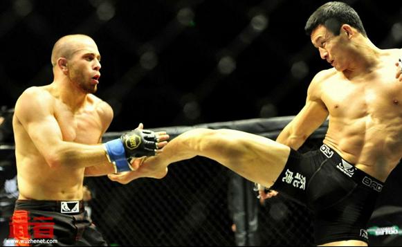 锐武11:王冠职业MMA首败,阿木复仇张美煊