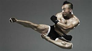 又一个特种兵来踢擂了!他8岁就曾KO小伙伴