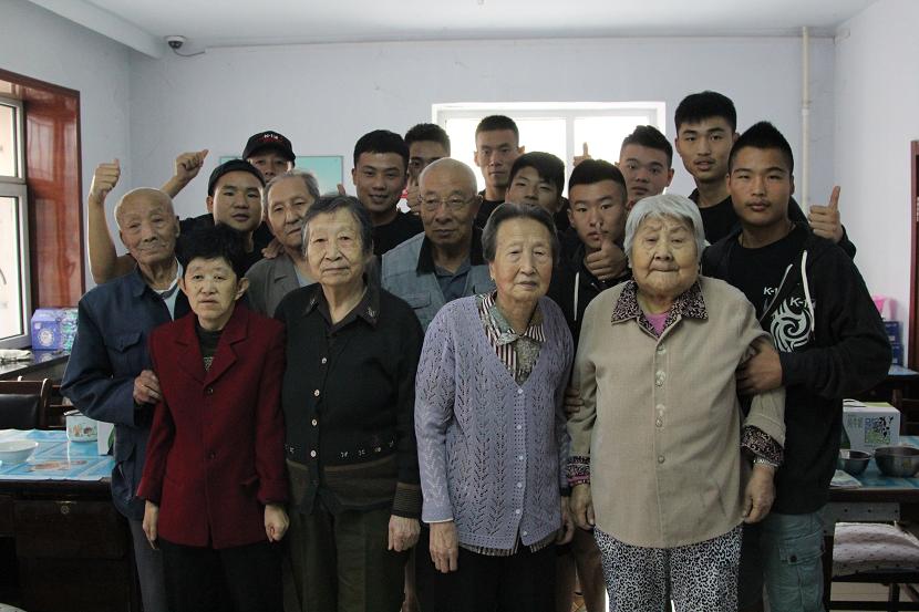 中秋团圆,K-1中国携选手探望空巢老人