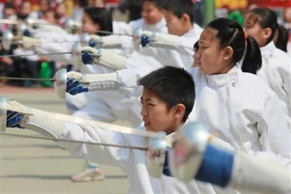 松江区全国少年击剑赛下月茸城“亮剑”